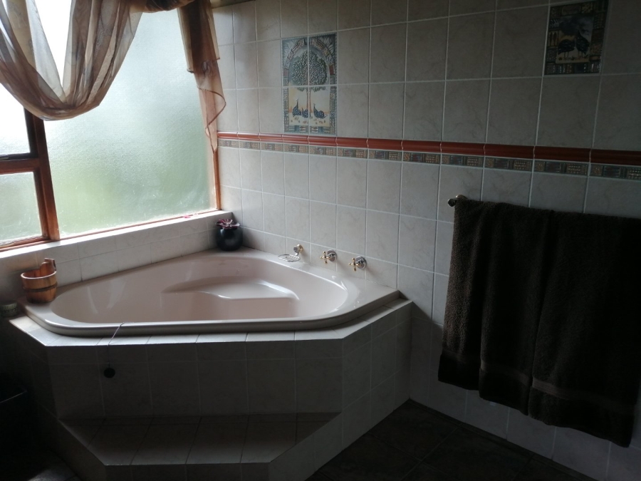 4 Bedroom Property for Sale in Boschenvaal River Front Lodges Free State
